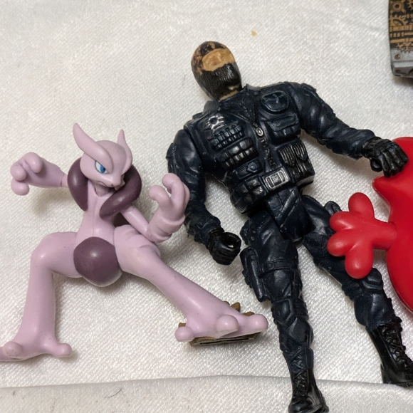 6 toy figures - Picture 2 of 6